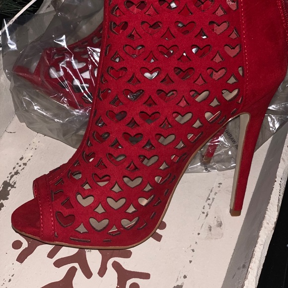 Hot! Red Booties with heart cutout detail. - Picture 3 of 6